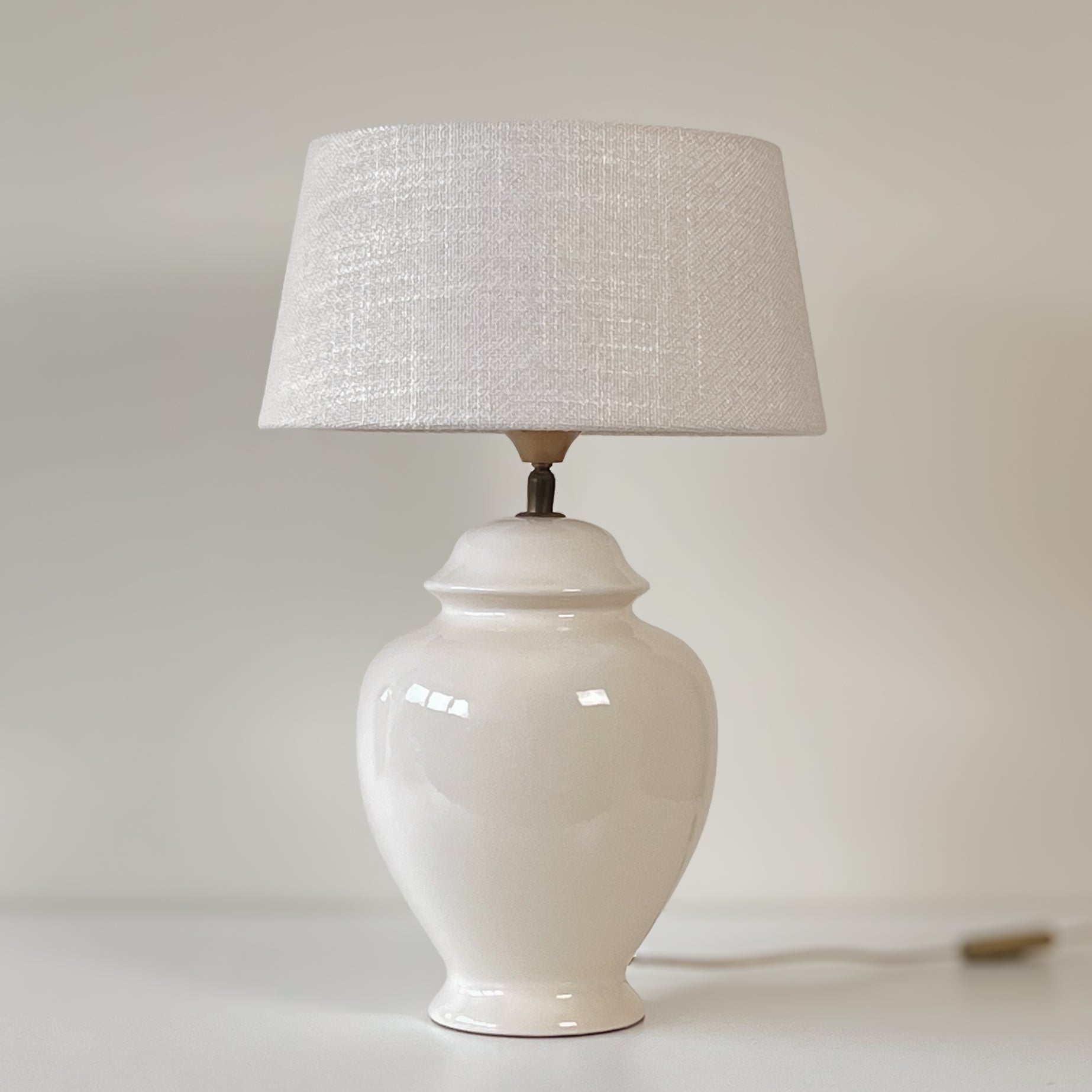 keramische tafellamp met off white kap – pre-loved Noii HOME