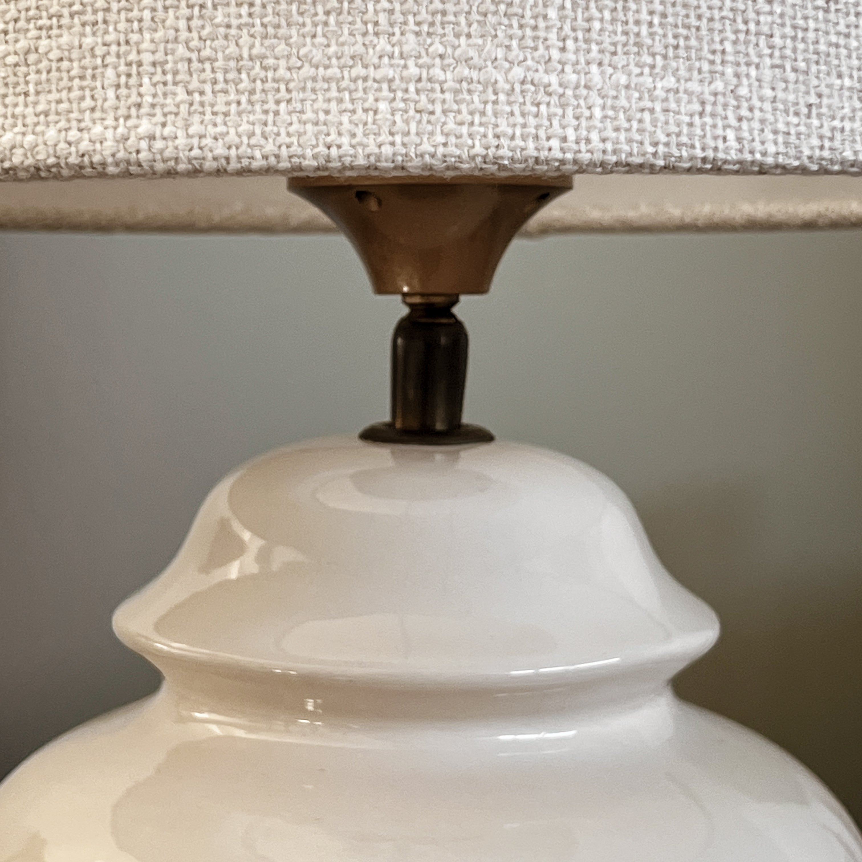 keramische tafellamp met off white kap – pre-loved Noii HOME