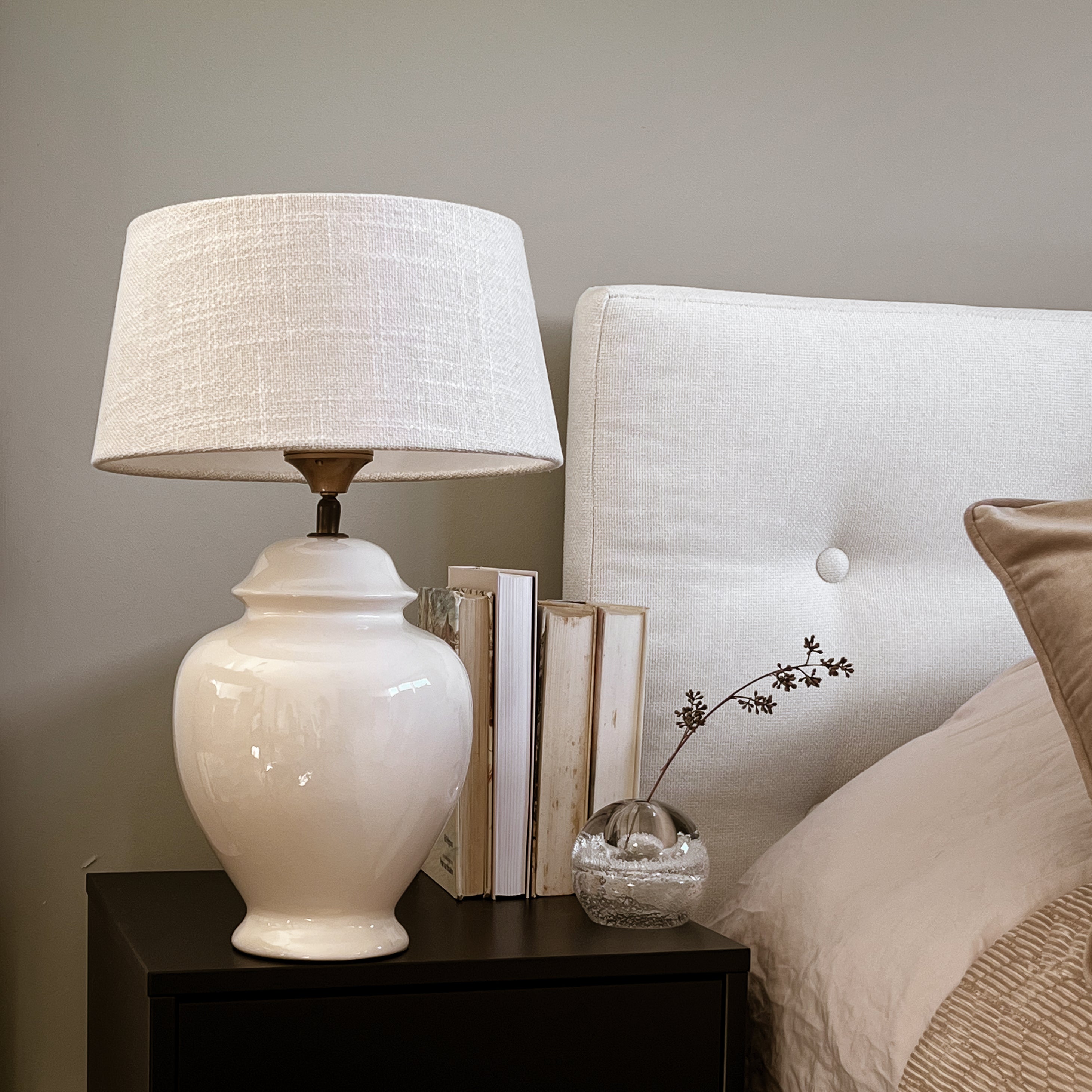 keramische tafellamp met off white kap – pre-loved Noii HOME