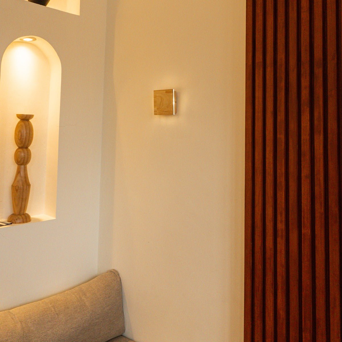 Lane lichtbruine draadloze wandlamp - oplaadbaar, dimbaar, natuurlijk houtlamp Tavellio - Amsterdam