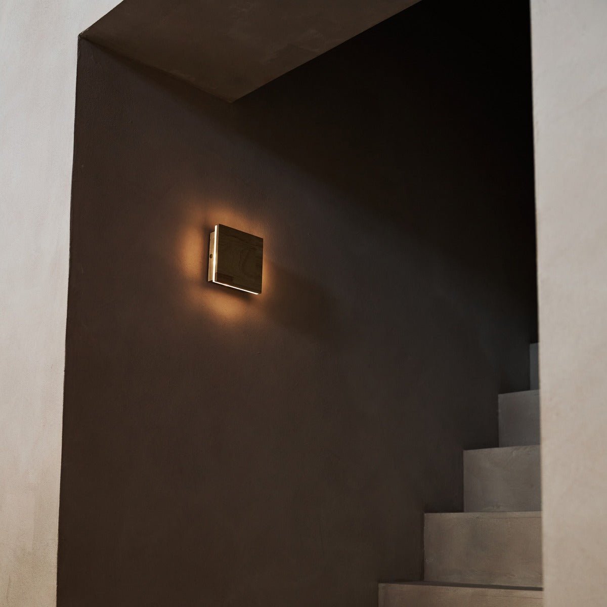 Lane lichtbruine draadloze wandlamp - oplaadbaar, dimbaar, natuurlijk houtlamp Tavellio - Amsterdam