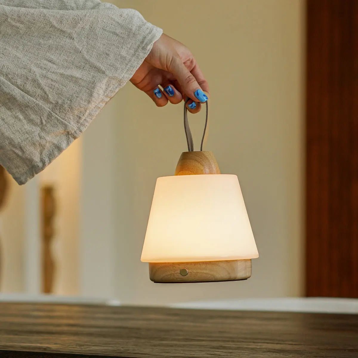 Liv lichtbruine oplaadbare lamp – lederen band, dimbaar, draadloos Tavellio - Amsterdam