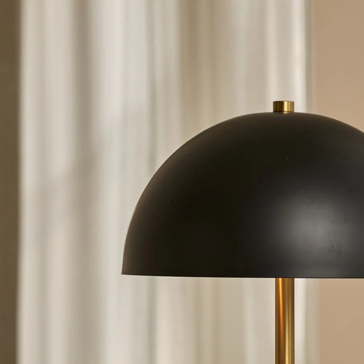 lola goud - zwart tafellamp – tavellio amsterdam Tavellio - Amsterdam