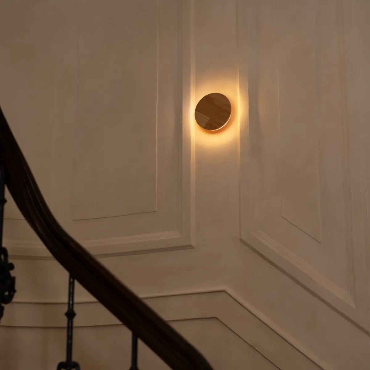 Lou lichtbruine draadloos wandlicht - oplaadbaar en dimbare aanraakregeling - 2700K warm licht Tavellio - Amsterdam