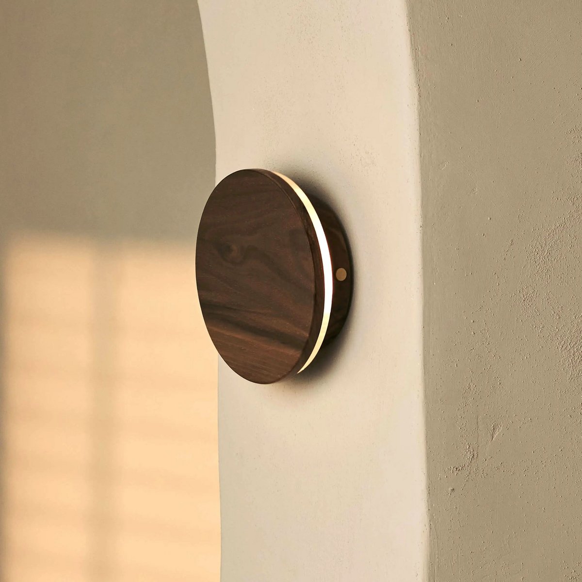 Lou Walnoot Snoerloze Wandlamp | Oplaadbaar en dimbaar met aanraakbediening Tavellio - Amsterdam