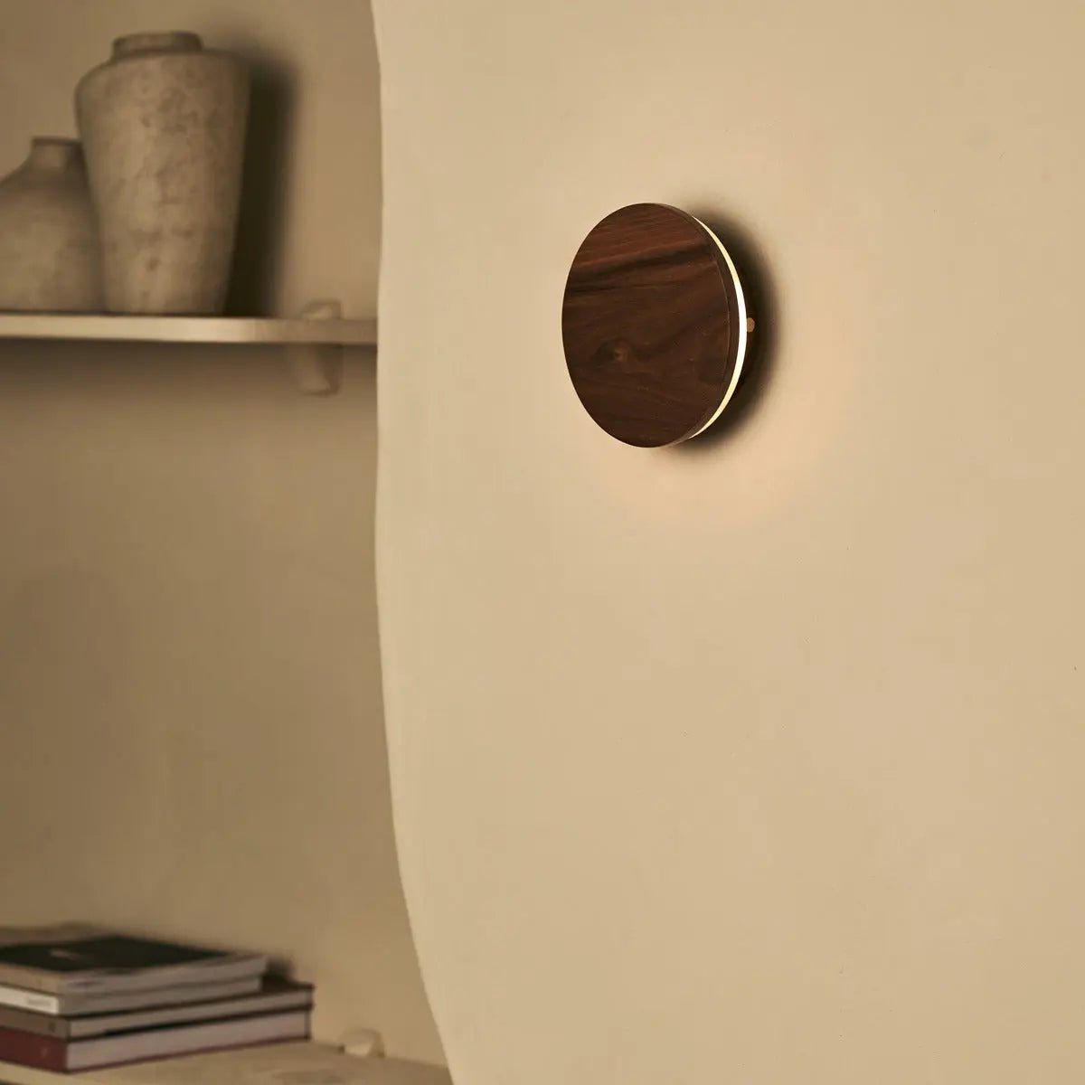 Lou Walnoot Snoerloze Wandlamp | Oplaadbaar en dimbaar met aanraakbediening Tavellio - Amsterdam