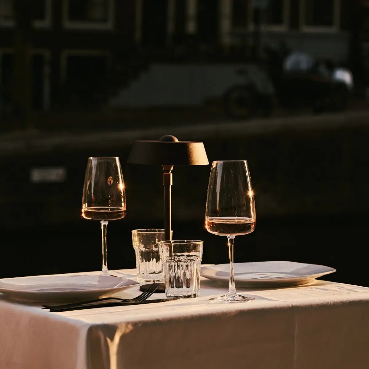 Luca Mocha Brown - USB -oplaadbare lamp L Minimalistisch, speels en dimpelbaar Tavellio - Amsterdam