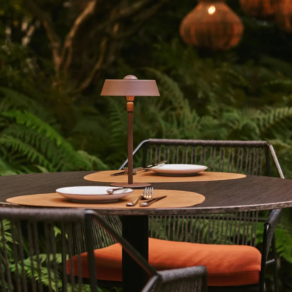 Luca Mocha Brown - USB -oplaadbare lamp L Minimalistisch, speels en dimpelbaar Tavellio - Amsterdam