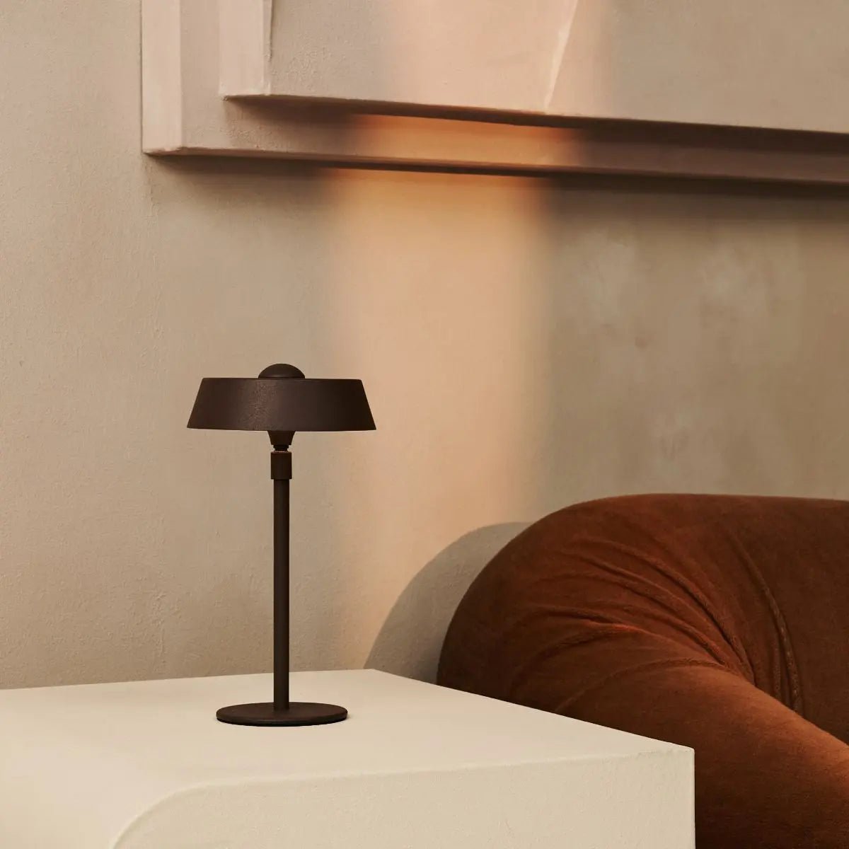 Luca Mocha Brown - USB -oplaadbare lamp L Minimalistisch, speels en dimpelbaar Tavellio - Amsterdam