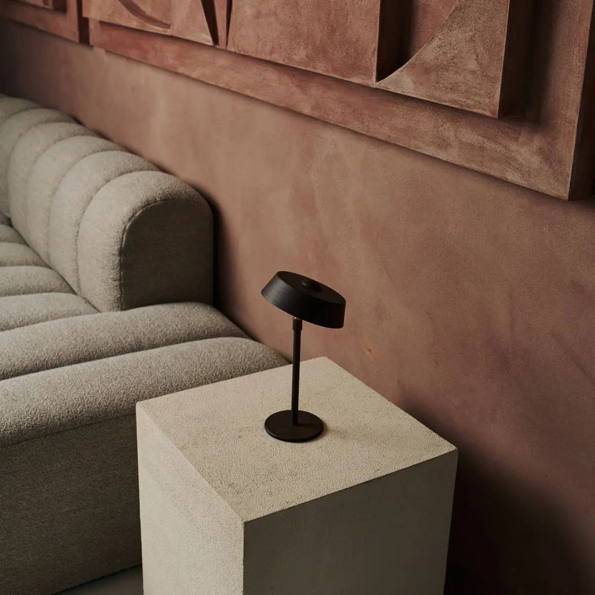 Luca Mocha Brown - USB -oplaadbare lamp L Minimalistisch, speels en dimpelbaar Tavellio - Amsterdam