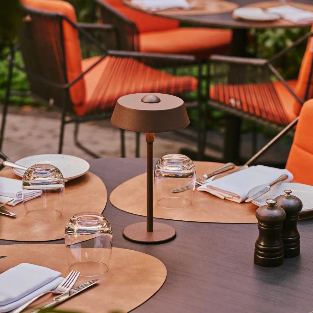 Luca Mocha Brown - USB -oplaadbare lamp L Minimalistisch, speels en dimpelbaar Tavellio - Amsterdam