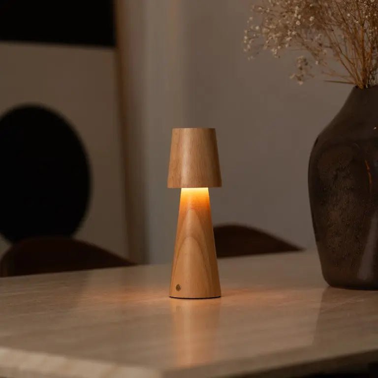 Lucas oplaadbare tafellamp – draadloos, dimbaar en opladen via USB-C Tavellio - Amsterdam