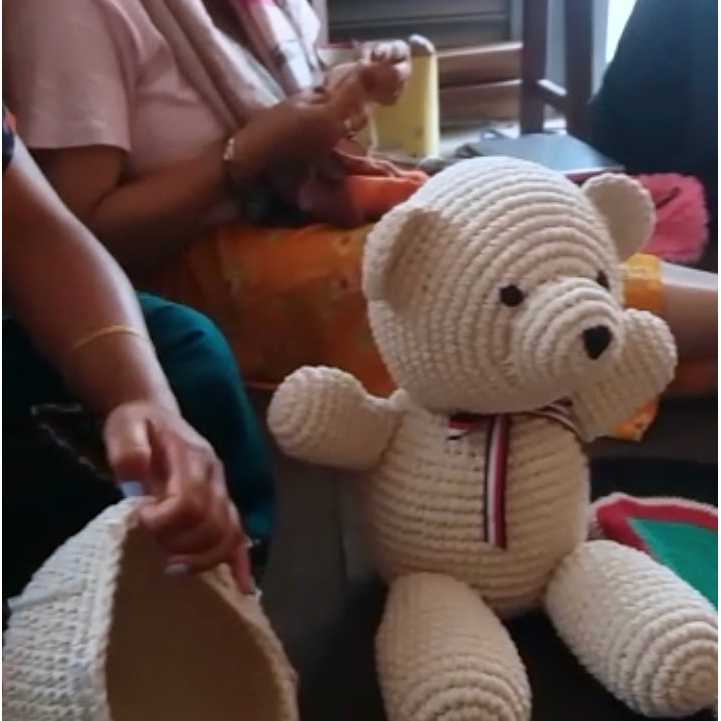 Luna-Leena beer grote Luna gebroken wit - katoen (incl. donatie) handgehaakt in Nepal Luna-Leena for kids & home - handmade in Nepal