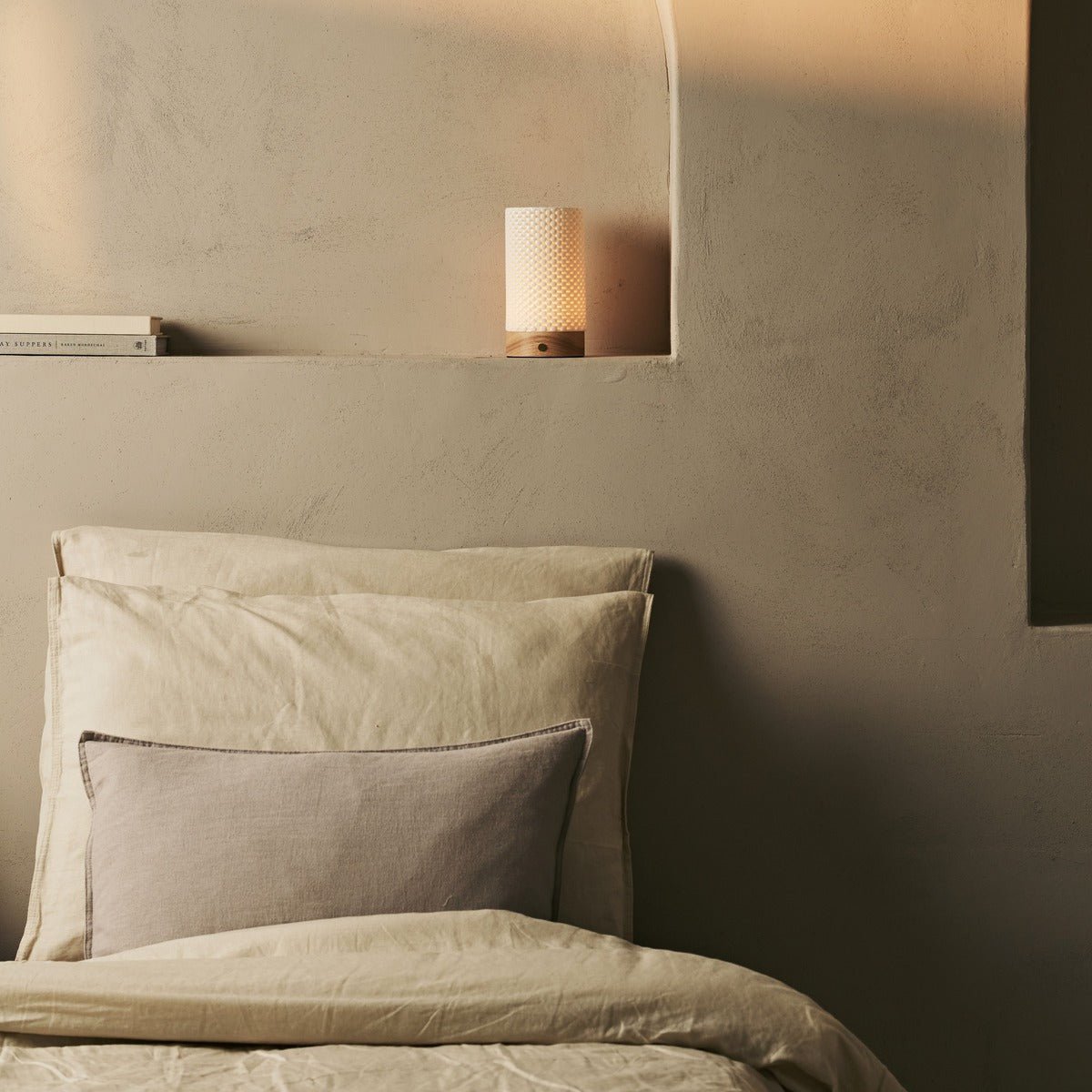 Luna lichtbruine oplaadbare tafellamp in 3D-geprinte porselein-draadloos, dimbaar en tot 100 uur licht Tavellio - Amsterdam