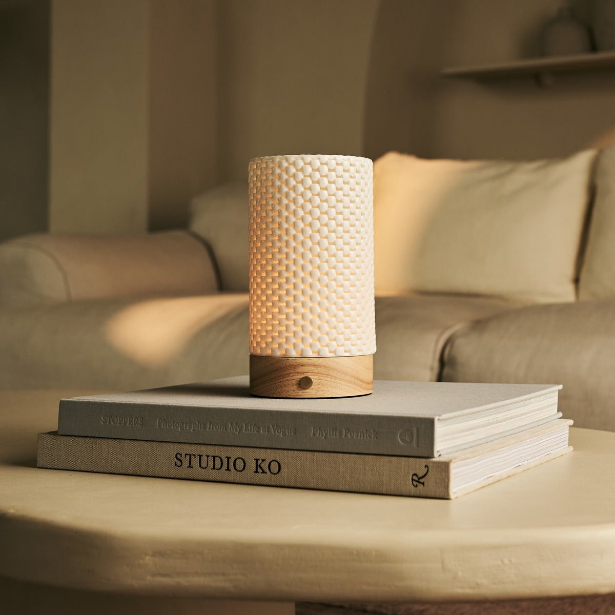 Luna lichtbruine oplaadbare tafellamp in 3D-geprinte porselein-draadloos, dimbaar en tot 100 uur licht Tavellio - Amsterdam