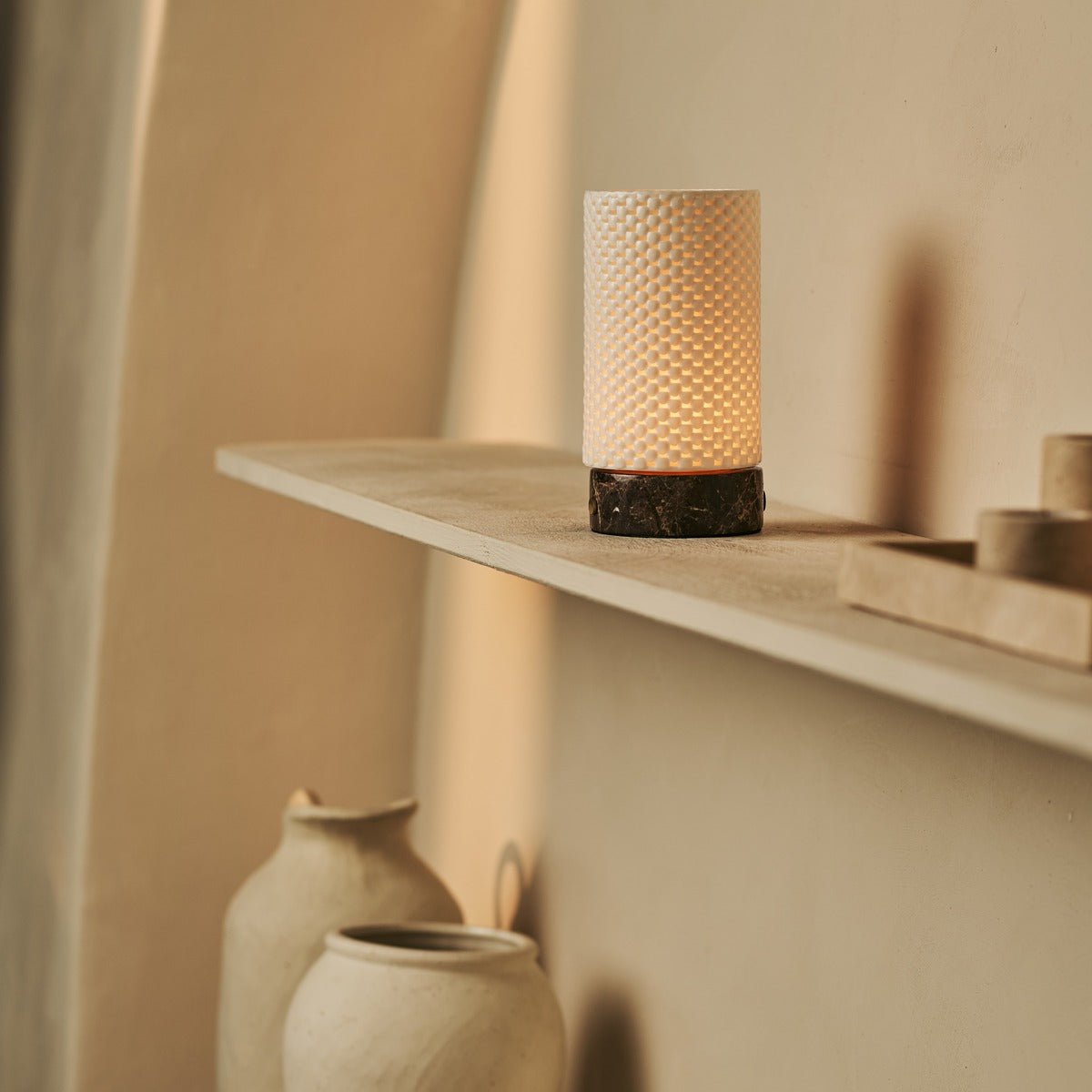 Luna marmeren oplaadbare tafellamp in 3D-geprinte porselein-draadloos, dimbaar en tot 100 uur licht Tavellio - Amsterdam