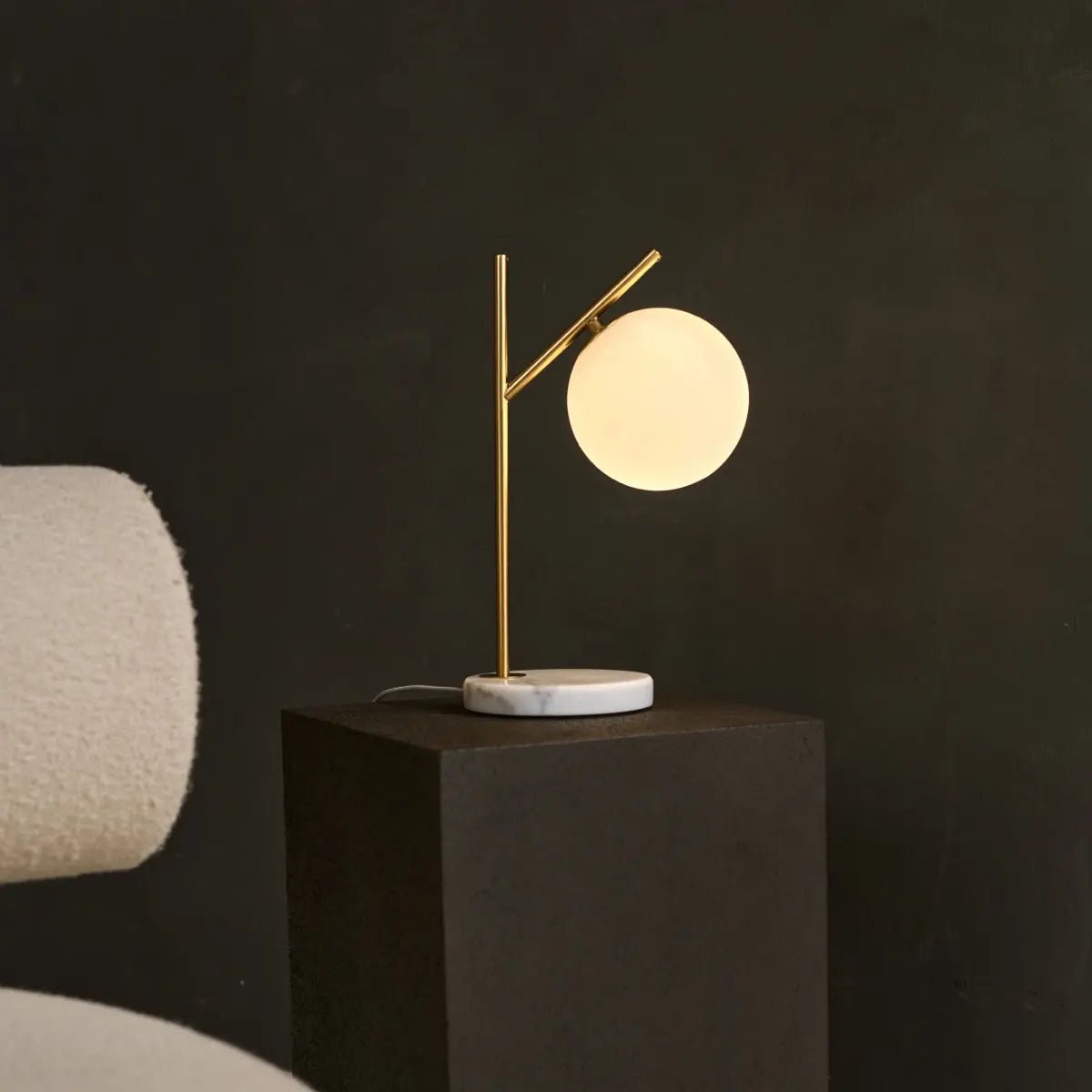 Madison Marmeren Lamp met Matglazen Bol – Elegante Tafellamp Tavellio - Amsterdam