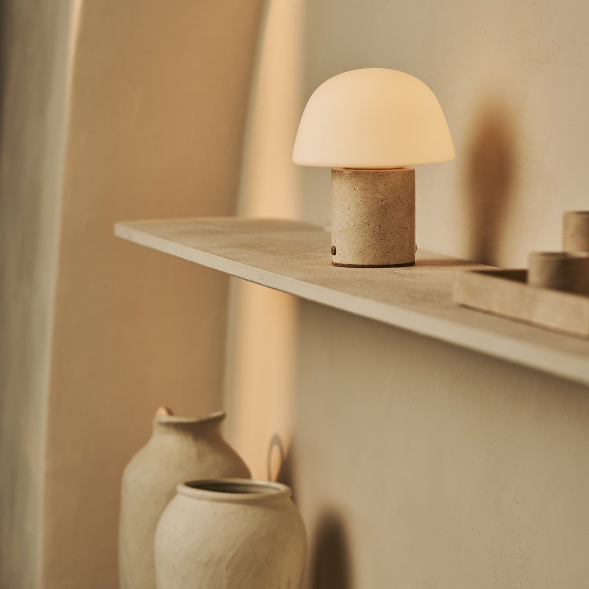 Maes Beige / Travertino Classico - Elegante travertijn oplaadbare tafellamp, tot 100 uur verlichting, stijlvol en functioneel Tavellio - Amsterdam