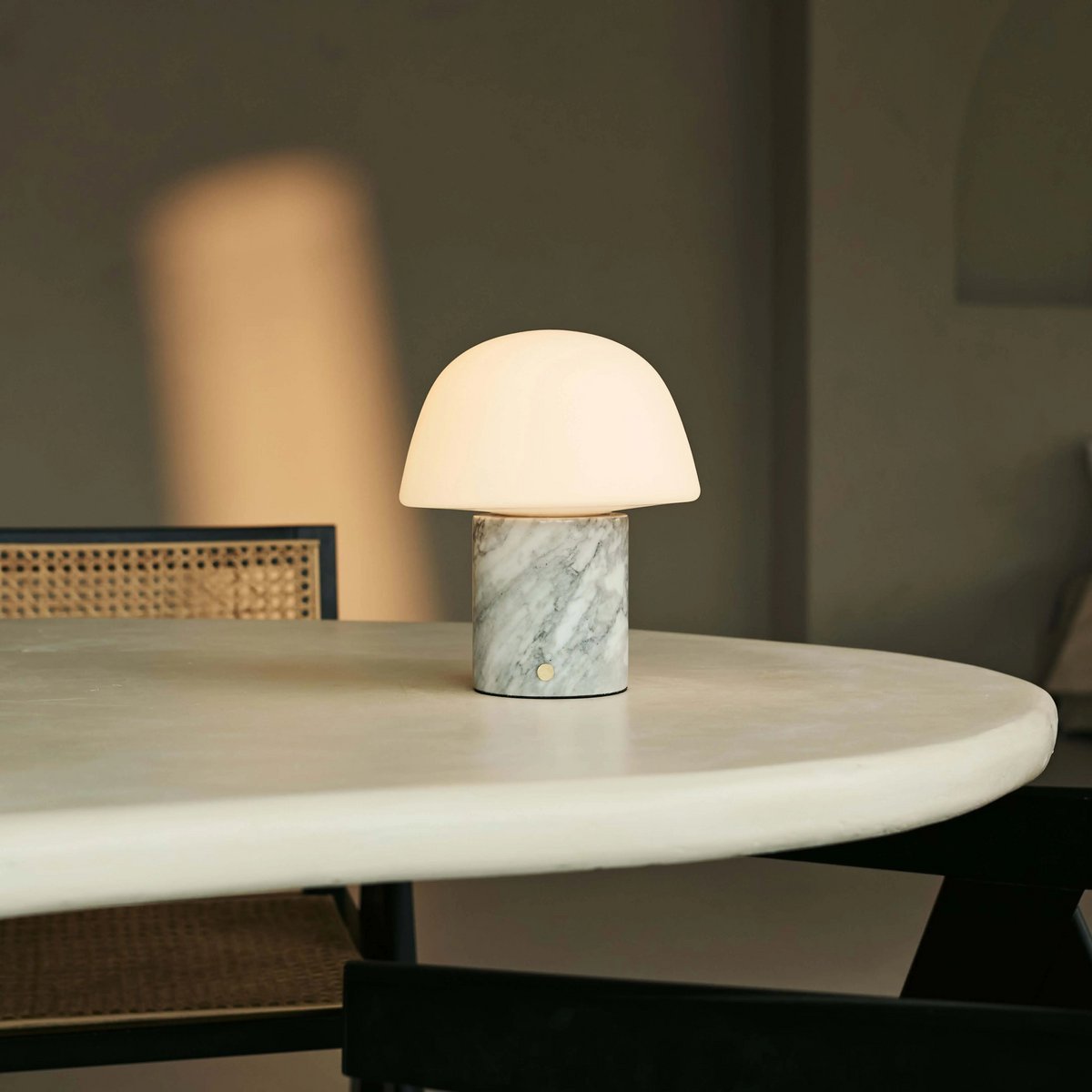 Maes White / Bianco Statuarietto - Elegante marmeren oplaadbare tafellamp, tot 100 uur verlichting, stijlvol en functioneel Tavellio - Amsterdam