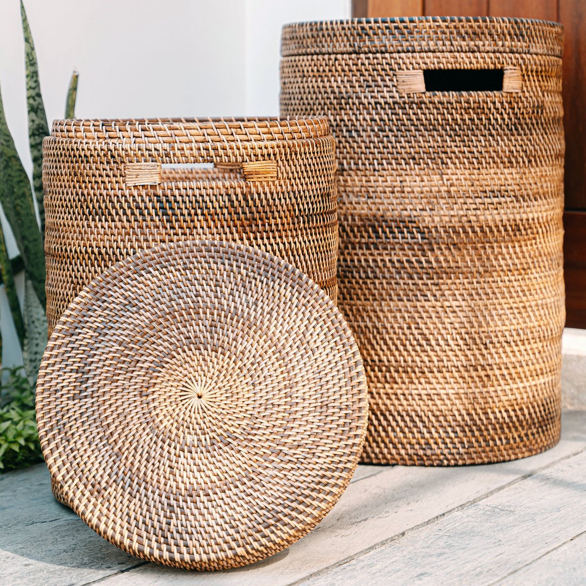 mand met deksel – sari - geweven rotan mand – soeji (verkrijgbaar in maat m of l) Soeji