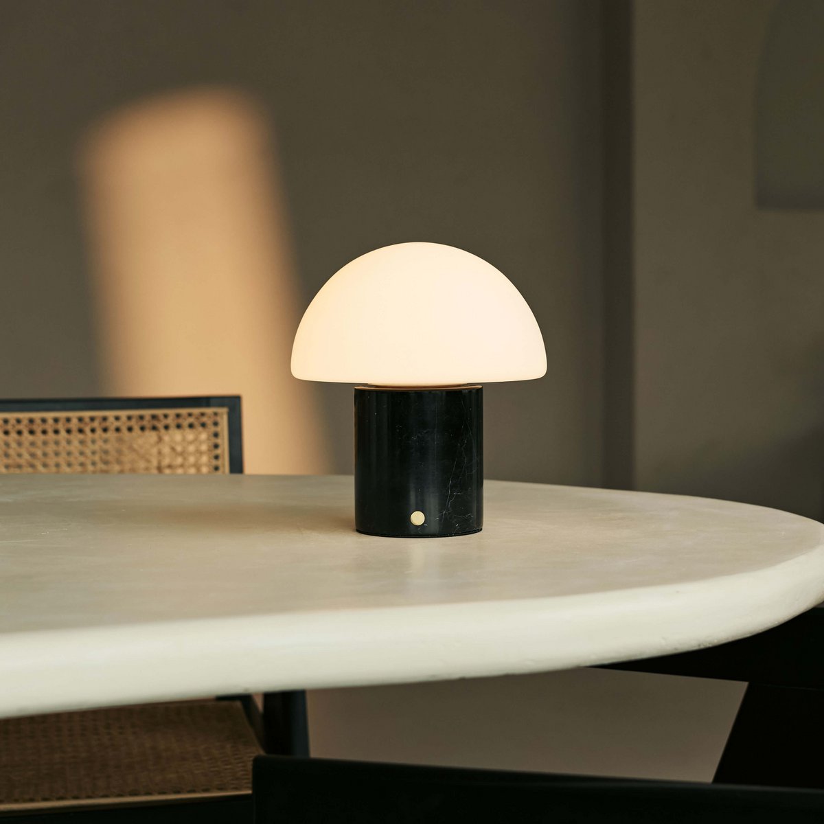 Maris Black / Nero Marquina - Klassiek oplaadbare marmeren tafellamp met 3 lichte kleuren en dimfunctie Tavellio - Amsterdam