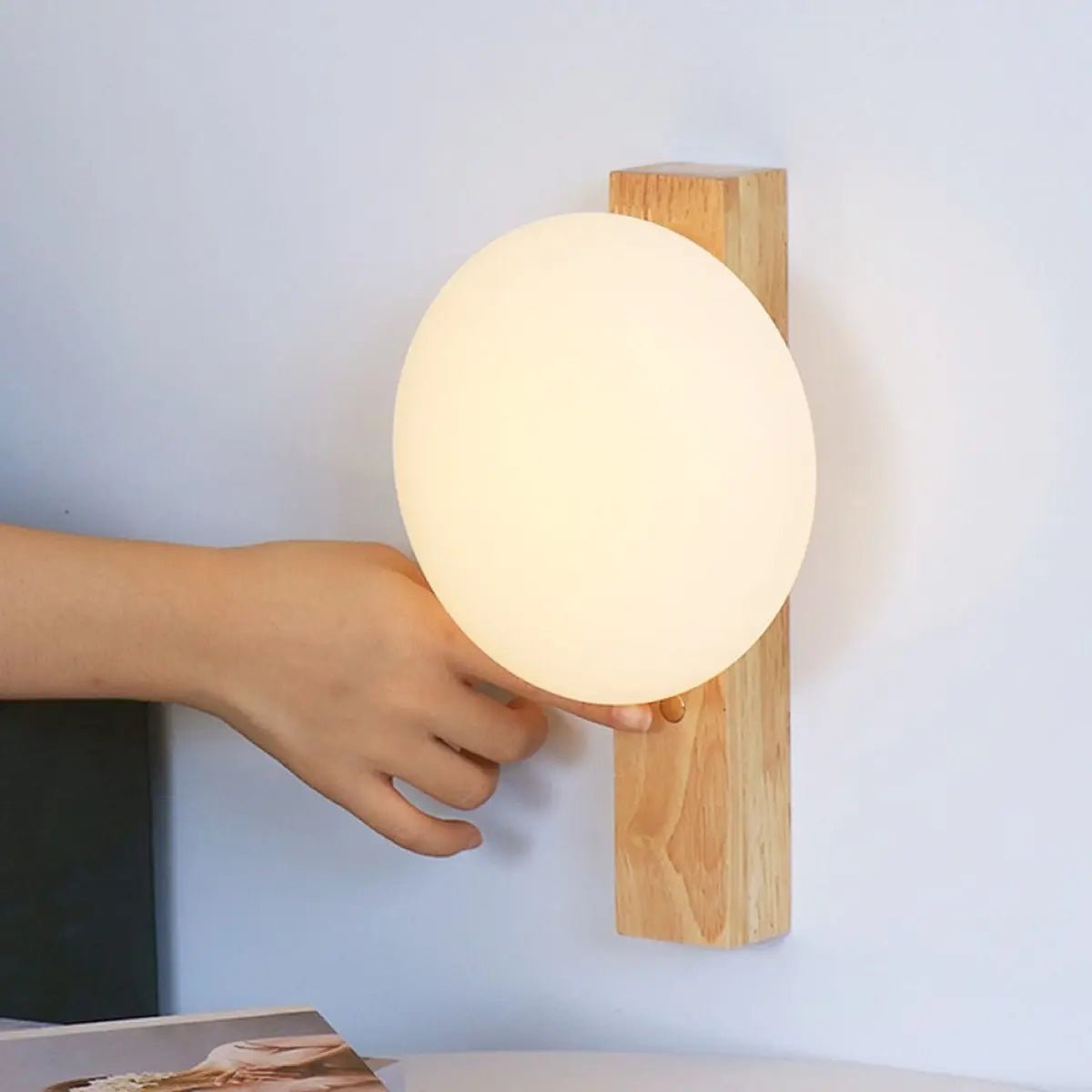 Matthew lichtbruin stijlvol houten draadloze wandlamp - oplaadbaar en dimpelbaar Tavellio - Amsterdam