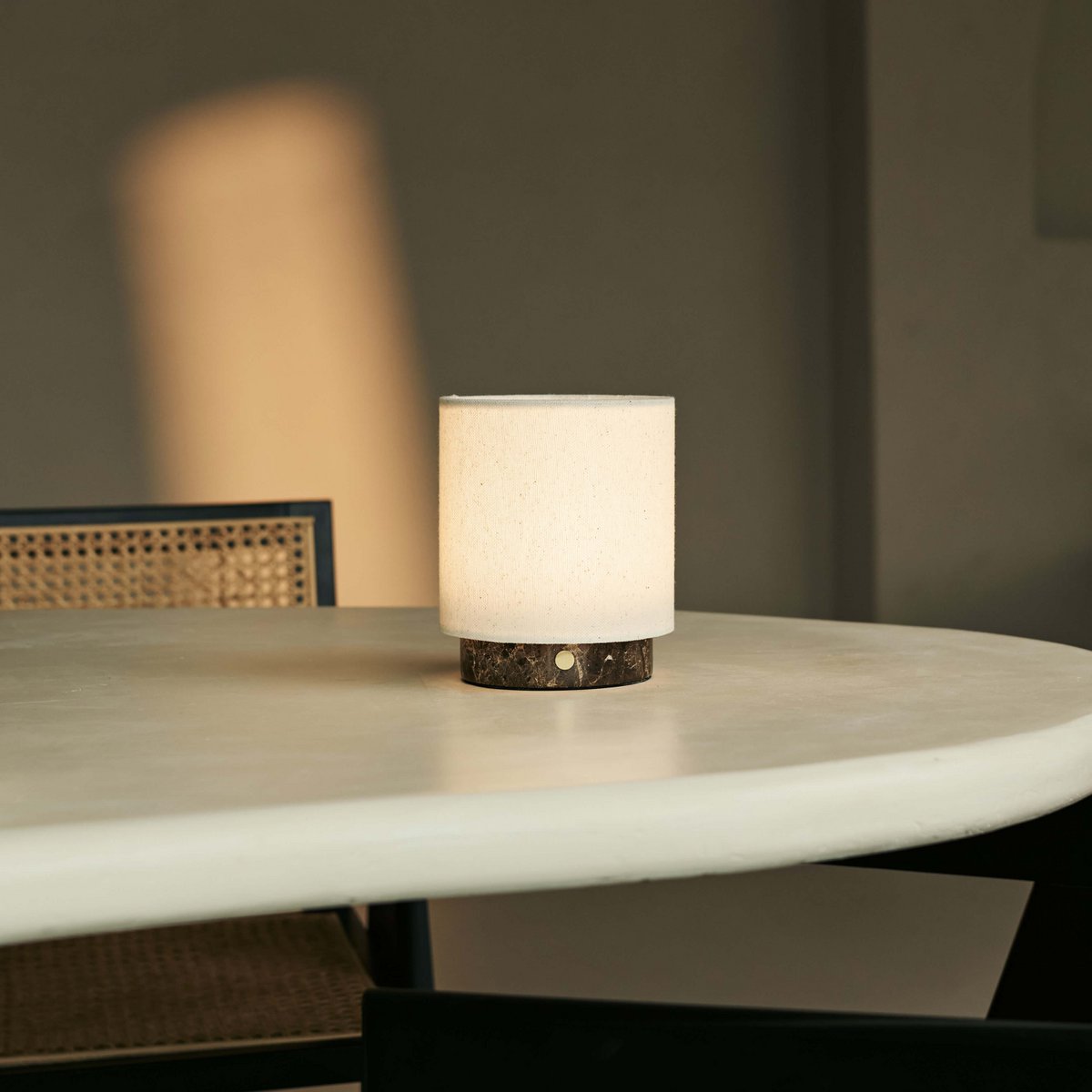 Mauve Cream & Brown / Emperador Dark - Marmeren oplaadbare tafellamp - 3 lichte modi, draadloos & & met linnen verwisselbare lampenkap Tavellio - Amsterdam