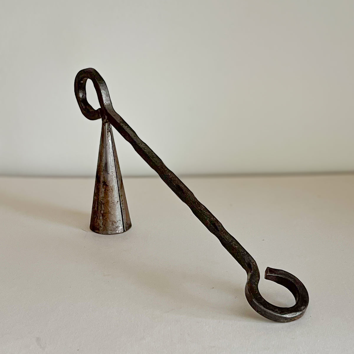 Metalen kaarsendover met ringvormige greep – pre-loved Noii HOME