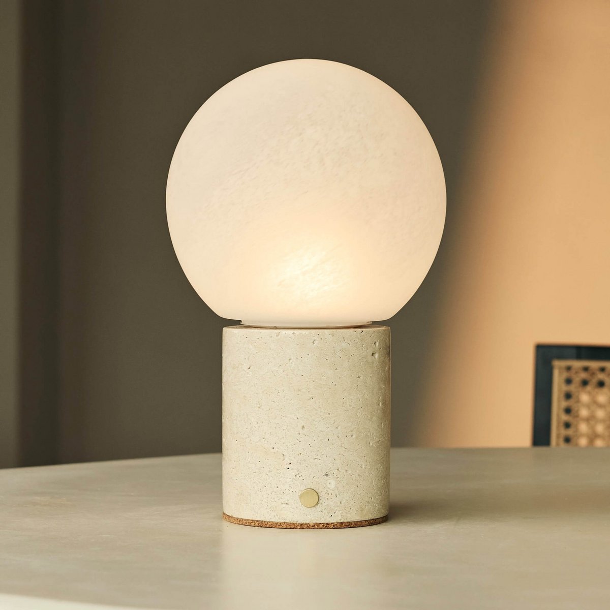 Metsu Beige / Travertino Classico - Classic Travertine Oplaadbare tafellamp met 3 lichte kleuren en dimfunctie Tavellio - Amsterdam