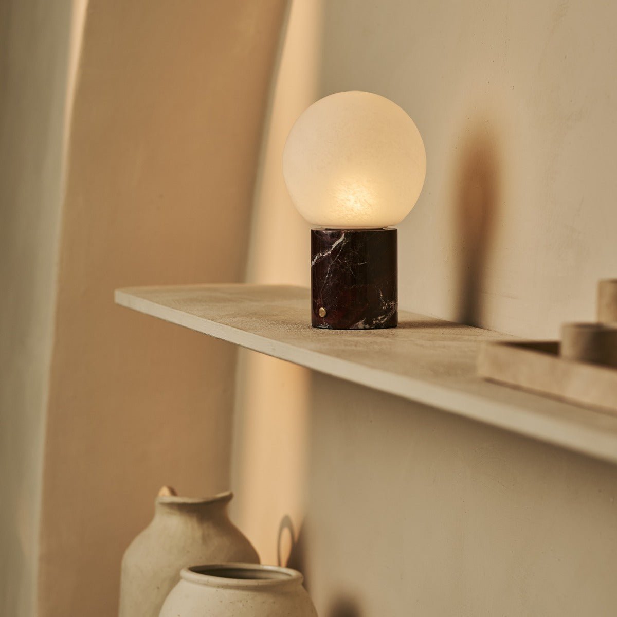 Metsu Red/ Rosso Levanto - Classic Marmeren oplaadbare tafellamp met 3 lichte kleuren en dimfunctie Tavellio - Amsterdam