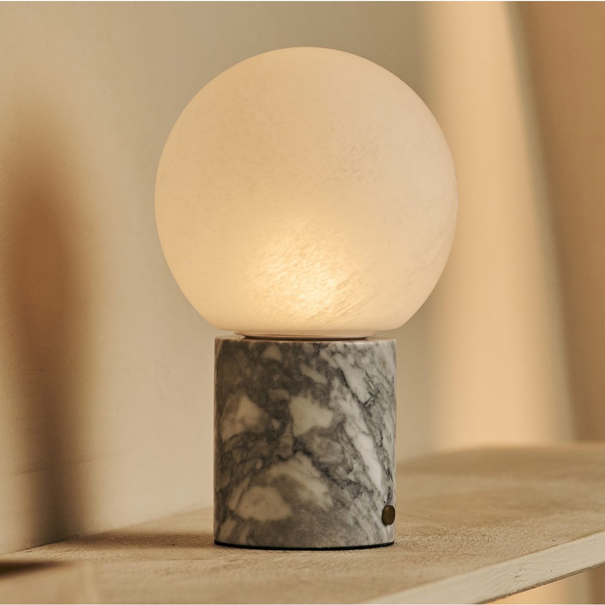 Metsu White / Bianco Statuarietto - Classic Marmeren oplaadbare tafellamp met 3 lichte kleuren en dimfunctie Tavellio - Amsterdam