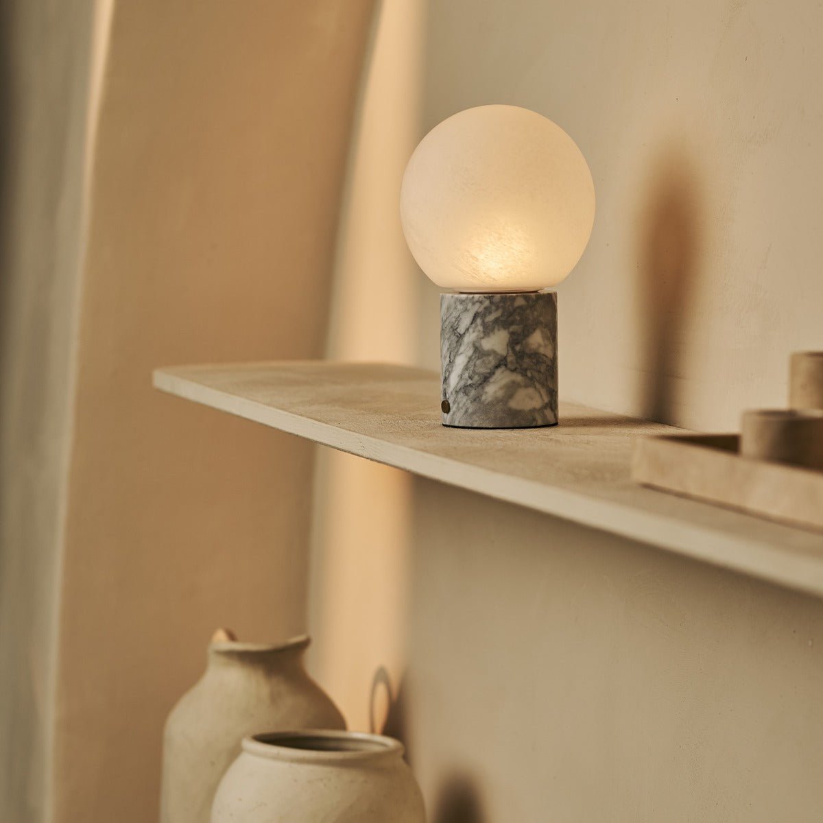 Metsu White / Bianco Statuarietto - Classic Marmeren oplaadbare tafellamp met 3 lichte kleuren en dimfunctie Tavellio - Amsterdam