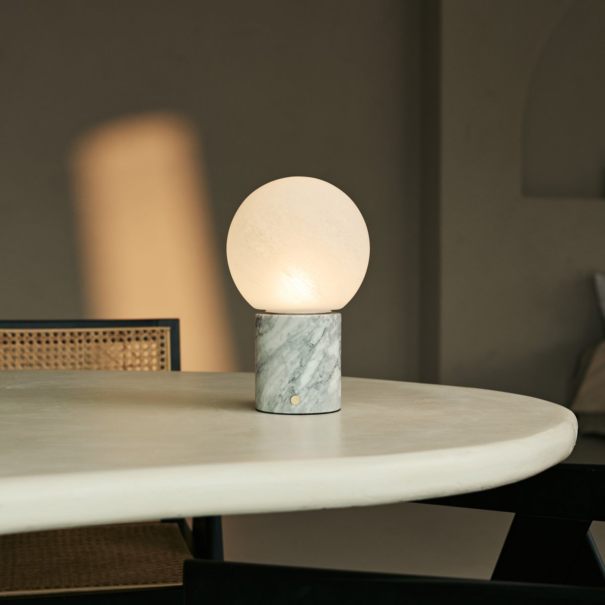 Metsu White / Bianco Statuarietto - Classic Marmeren oplaadbare tafellamp met 3 lichte kleuren en dimfunctie Tavellio - Amsterdam