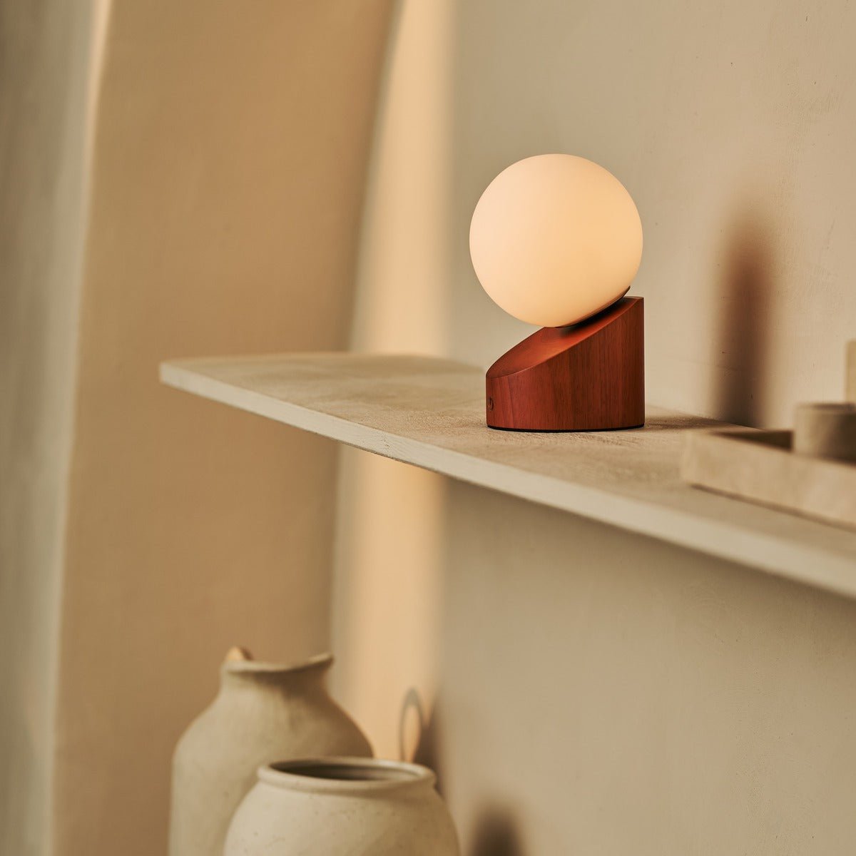 Morris Chestnut Brown Stijlvol oplaadbare lamp-draadloos, dimbaar, milieuvriendelijk ontwerp Tavellio - Amsterdam