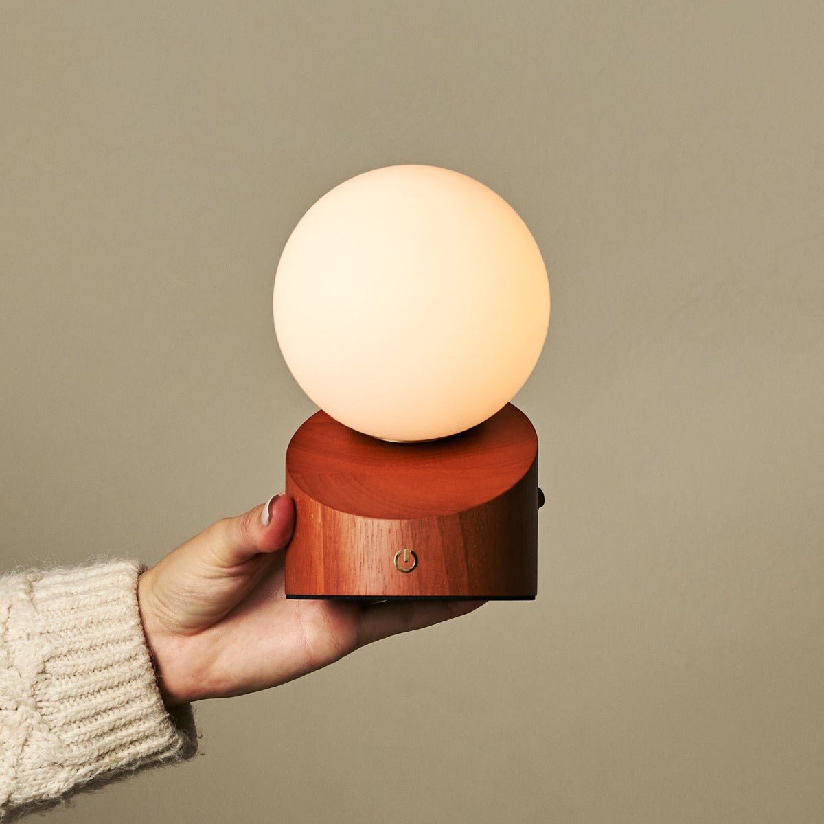 Morris Chestnut Brown Stijlvol oplaadbare lamp-draadloos, dimbaar, milieuvriendelijk ontwerp Tavellio - Amsterdam