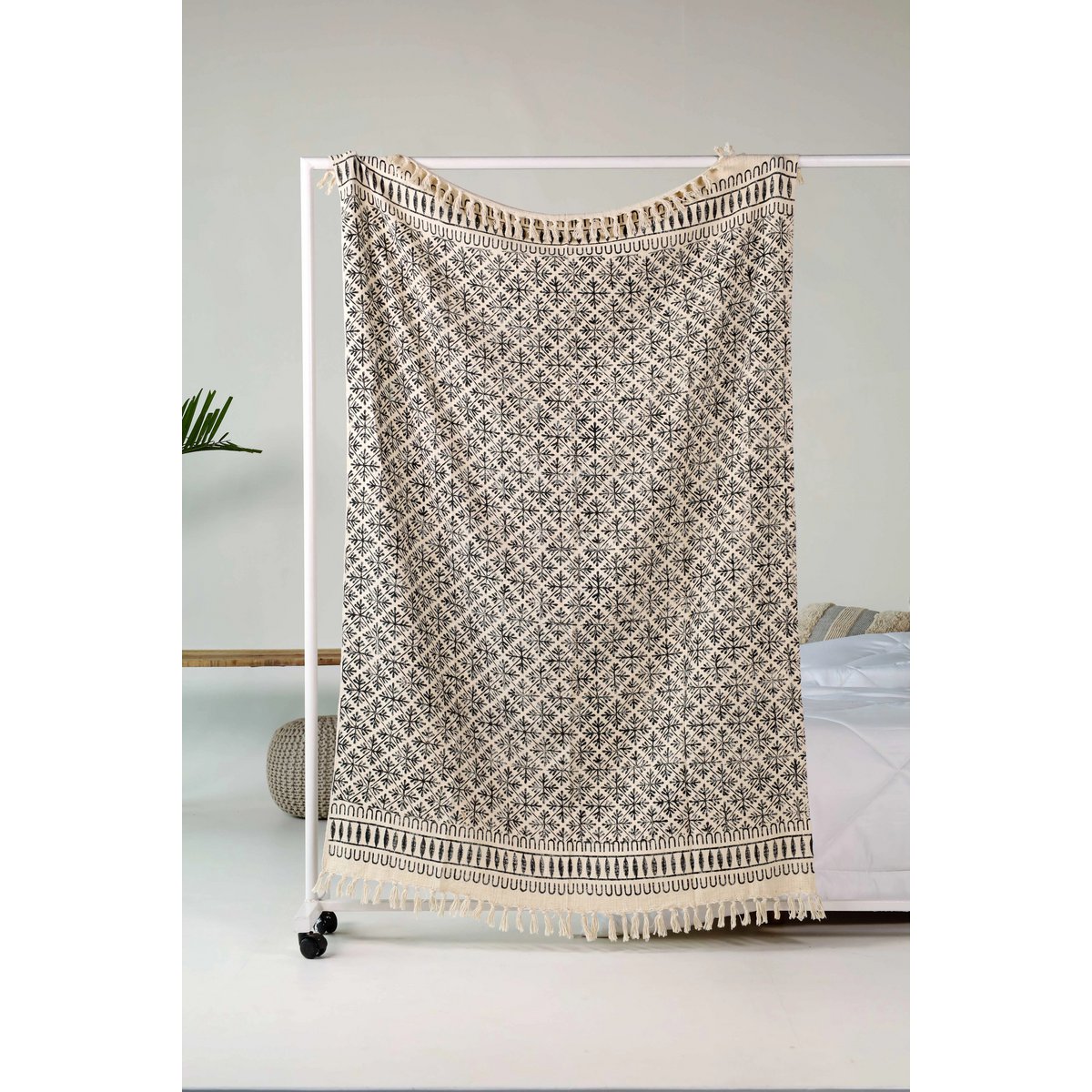 Natural Black Plaid / Sofa Throw – Floral Ethnic Pattern with Fringe – 130x180 cm – Urbane Hide Urbane Hide