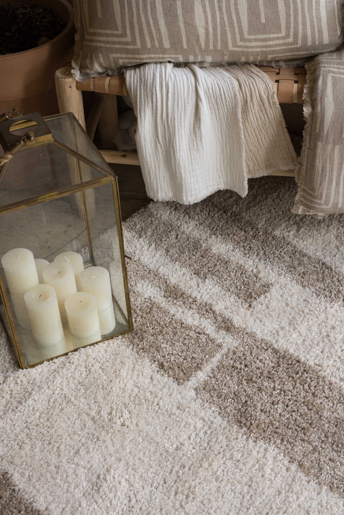 nesma hoogpolig vloerkleed – natuurlijk – vivaraise - verkrijgbaar in 3 maten Noii HOME