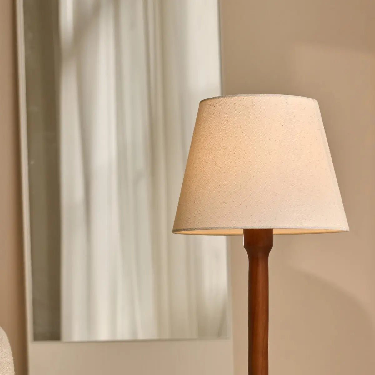 Nova Kastanjebruine Lamp met Houten Voet | Stijlvolle woonkamer- en slaapkamerverlichting Tavellio - Amsterdam