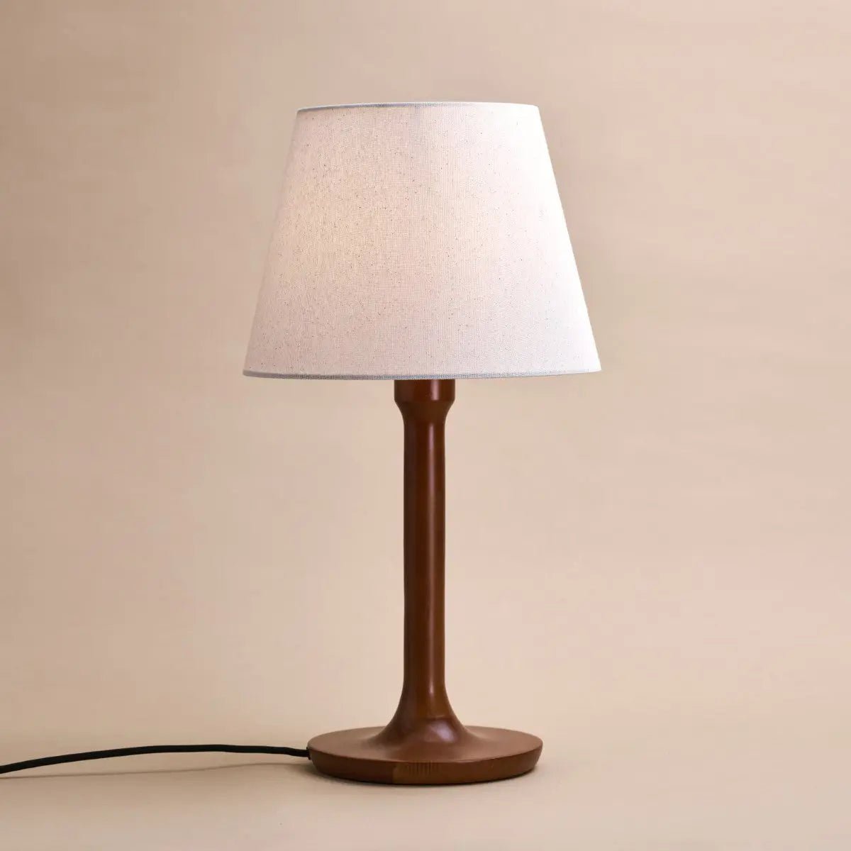 Nova Kastanjebruine Lamp met Houten Voet | Stijlvolle woonkamer- en slaapkamerverlichting Tavellio - Amsterdam
