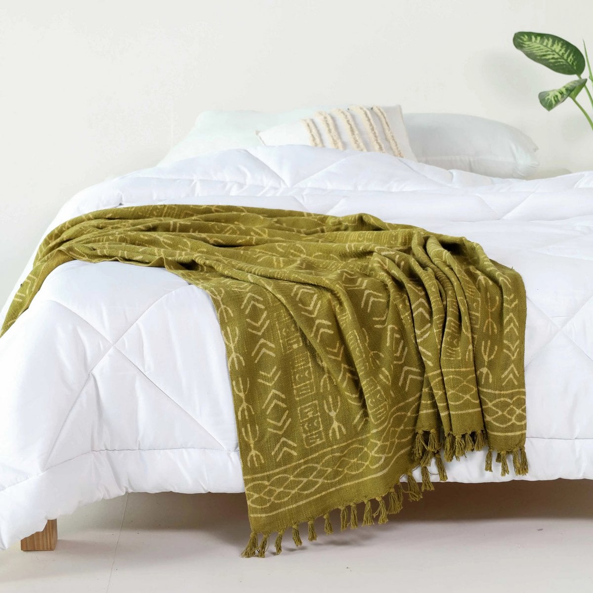 Olive Green Plaid / Sofa Throw – Patterned Design with Fringes – 120×160 cm – Urbane Hide Urbane Hide