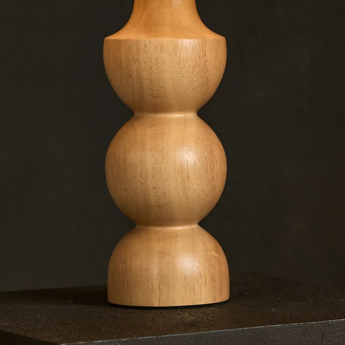 Oliver lichtbruine houten lamp met beige schaduw | Elegant geometrisch ontwerp voor uw huis Tavellio - Amsterdam