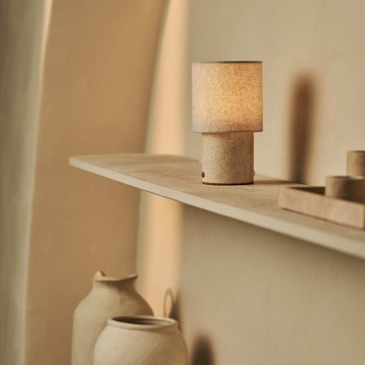 Onoda Beige / Travertino Classico - Travertine oplaadbare tafellamp - met linnen verwisselbare lampenkap en oplaadbaar ontwerp Tavellio - Amsterdam