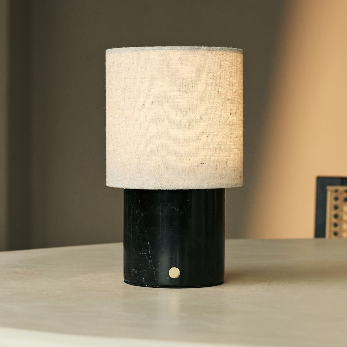 Onoda Black / Nero Marquina - Marmeren oplaadbare tafellamp - met linnen verwisselbare lampenkap en oplaadbaar ontwerp Tavellio - Amsterdam