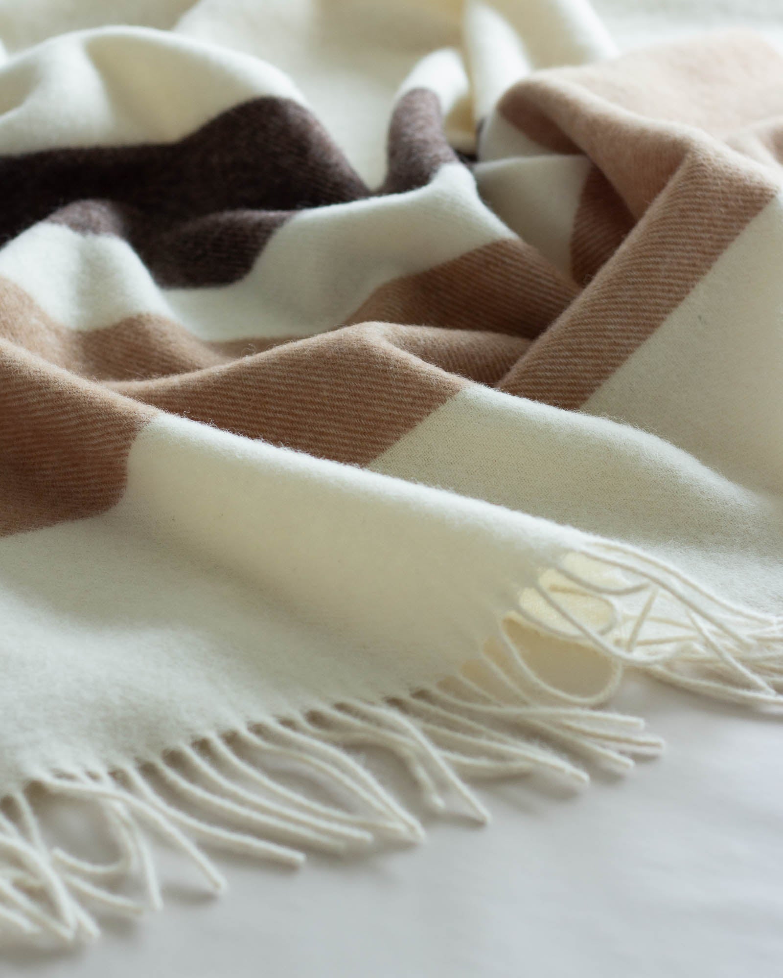 plaid – Agatha - 100% Nieuw-Zeelandse wol - bruin - wit MoST Blankets