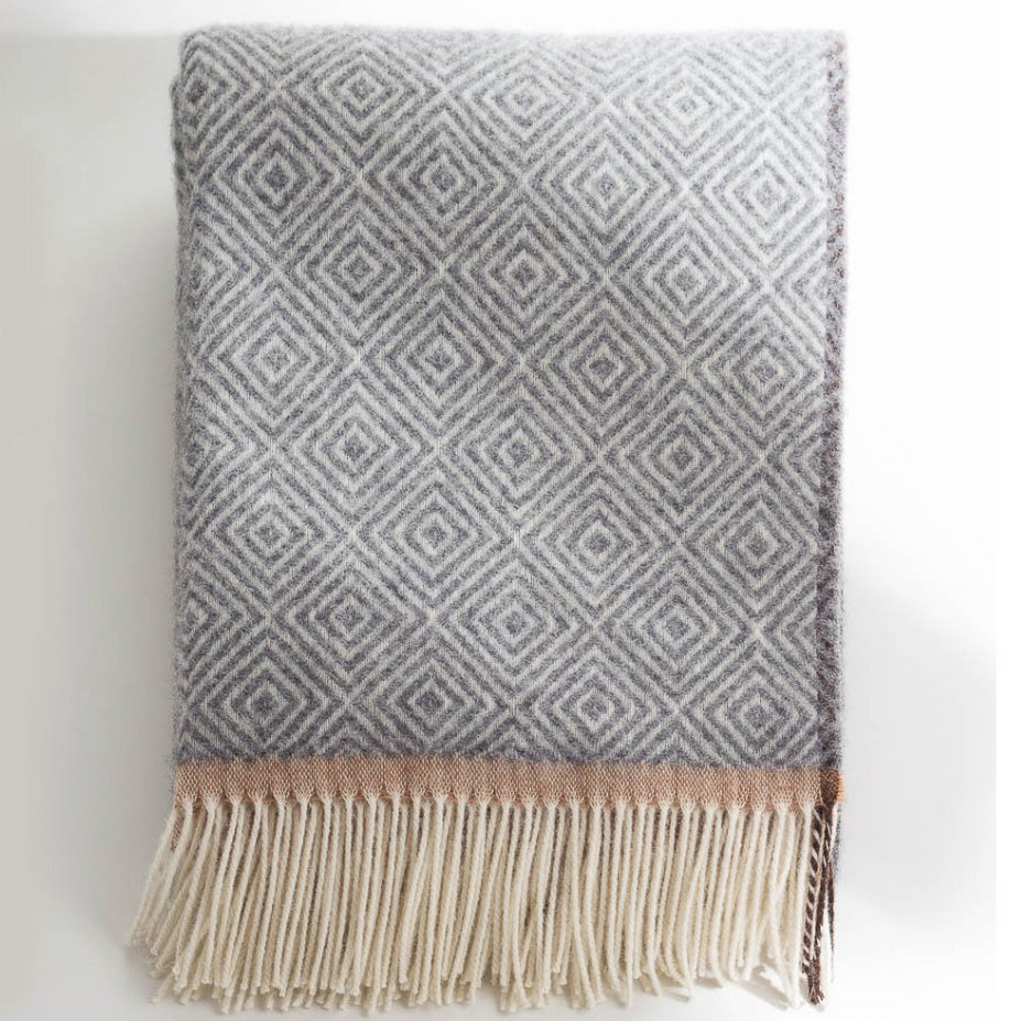 plaid - VENEZIA -grijs zig zag - 100% Nieuw-Zeelandse wol – Most Blankets MoST Blankets
