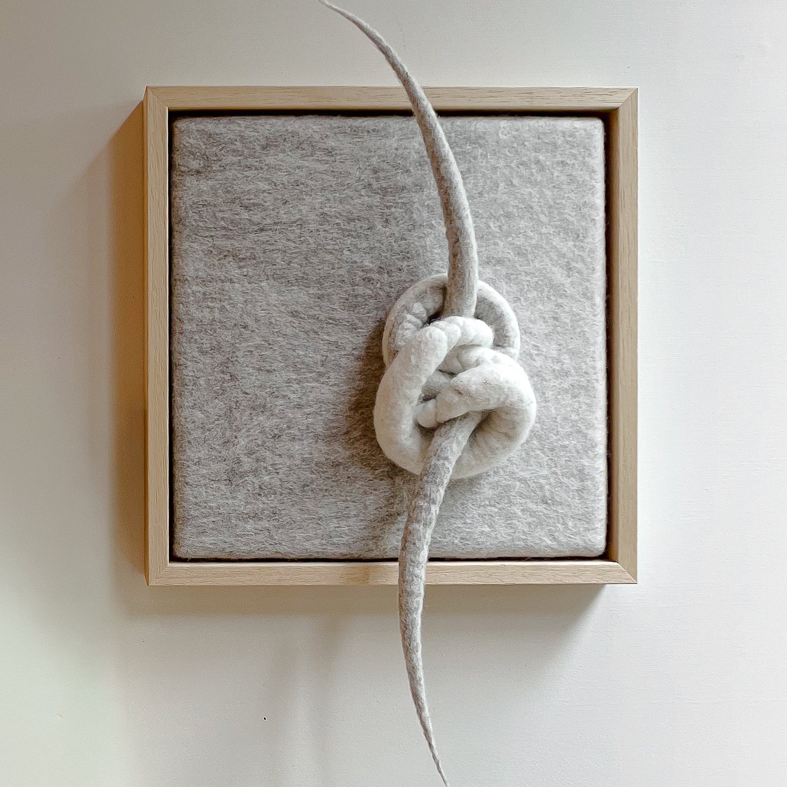 Plexus V-I- vilten wandkunst I Vilt & Vlow | 23 × 23 cm Noii HOME