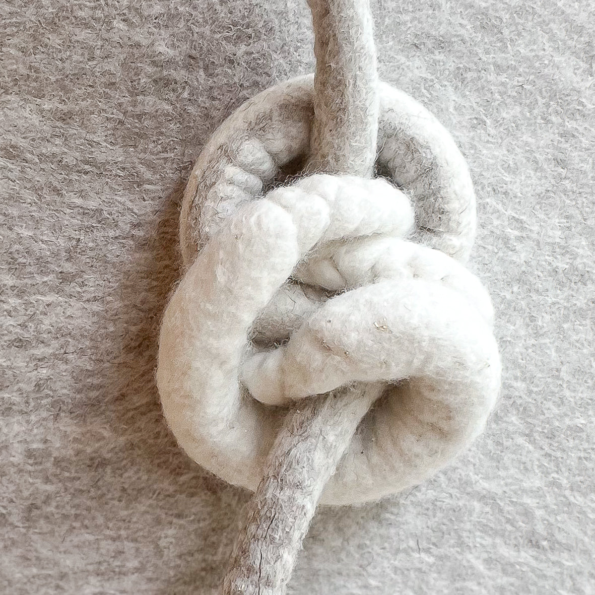 Plexus V-I- vilten wandkunst I Vilt & Vlow | 23 × 23 cm Noii HOME