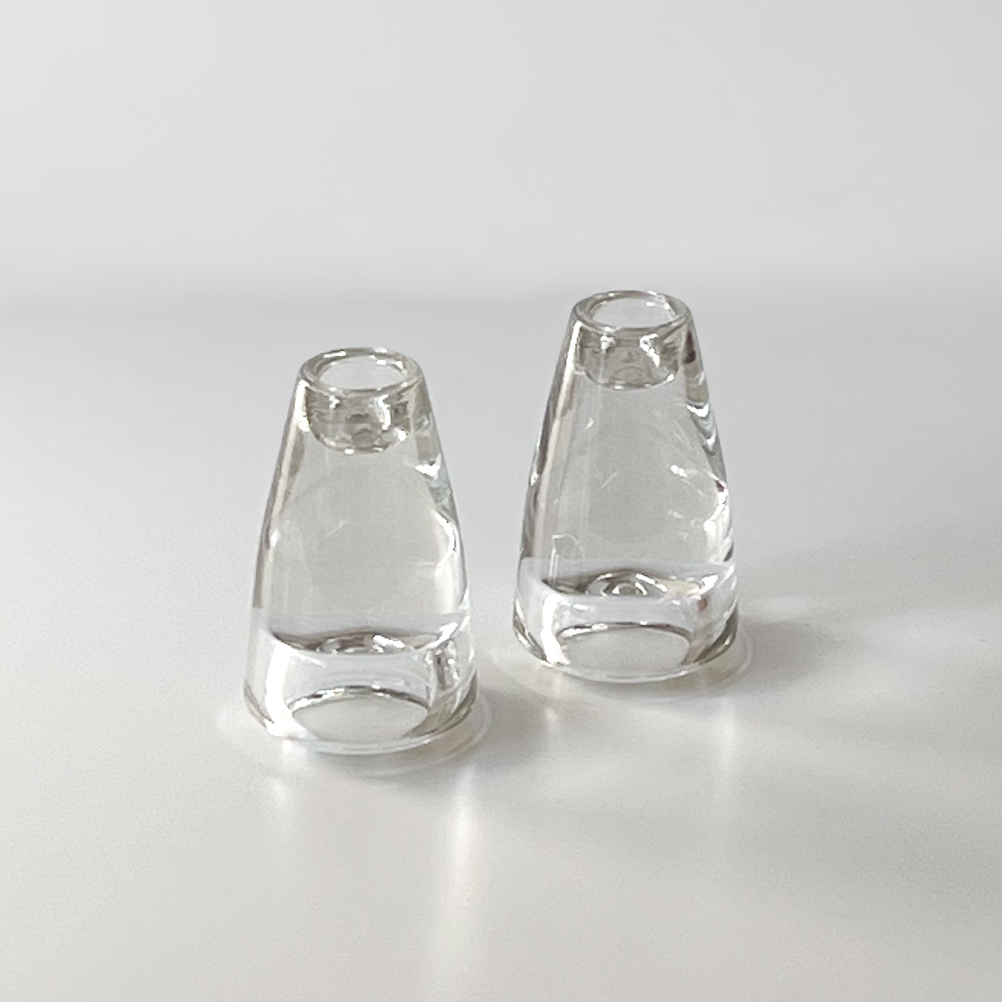 pre-loved glazen kandelaars – set van 2 – massief glas Noii HOME