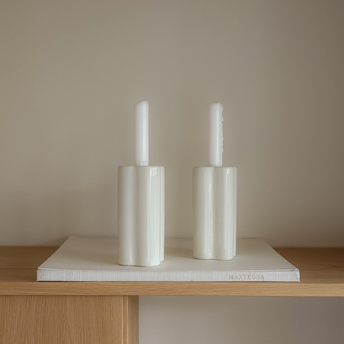 pre-loved keramische kandelaars – set van 2 – crème glazuur Noii HOME