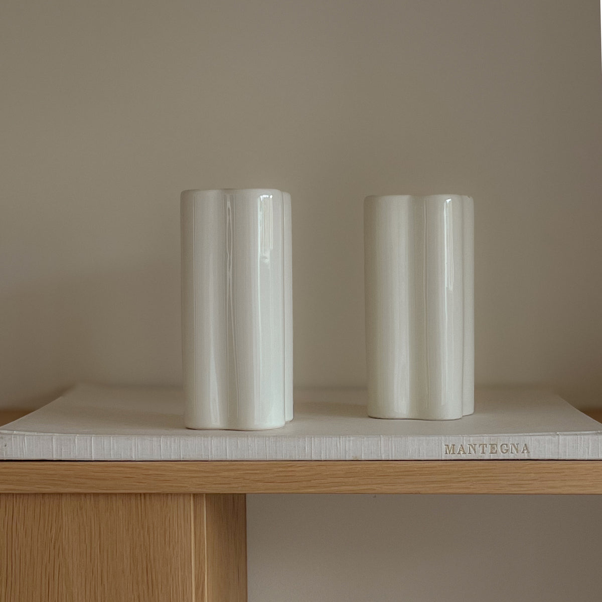 pre-loved keramische kandelaars – set van 2 – crème glazuur Noii HOME
